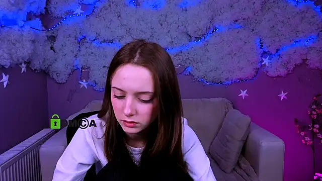 Snapshot of chloe_ley chatting on 04-30-26, 09:59 chloe ley online show from 04-30-26, 09:59
