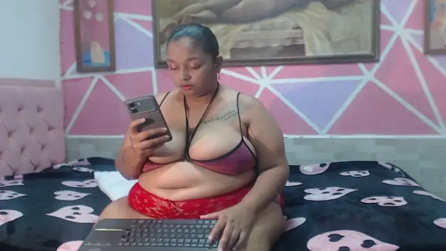 Snapshot of Doll_rihana chatting on 05-05-26, 08:06 Doll rihana online show from 05-05-26, 08:06