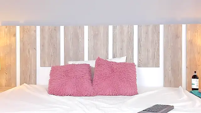 EmilySearss online show from 03-25-26, 07:53