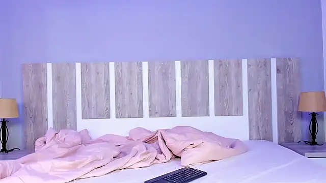 EmilySearss online show from 04-05-26, 07:22