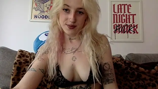 Snapshot of EmmyWet chatting on 07-30-26, 05:12 EmmyWet online show from 07-30-26, 05:12
