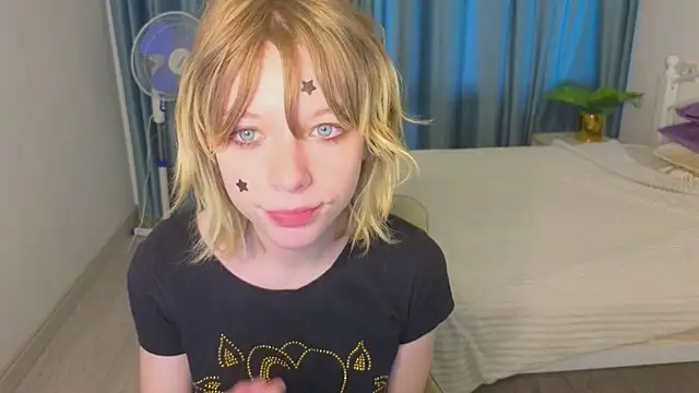 Snapshot of MollySally chatting on 06-19-26, 04:17 MollySally online show from 06-19-26, 04:17