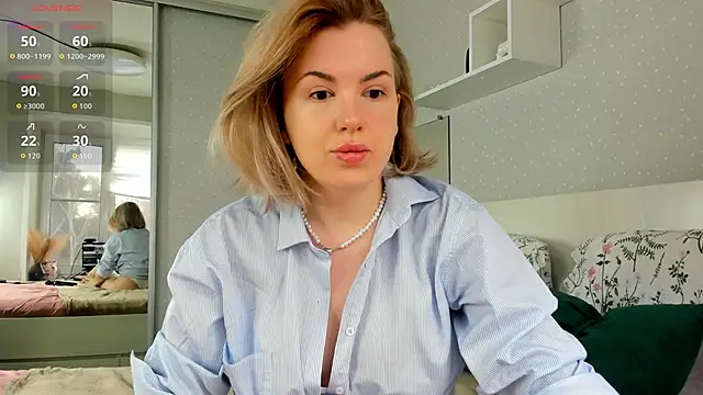 crowned goddess online show from 04-03-26, 01:03