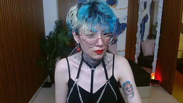 Lyra tay online show from 04-17-26, 07:06