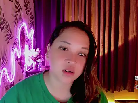 Snapshot of Sweet_coleen chatting on 03-28-26, 02:27 Sweet coleen online show from 03-28-26, 02:27