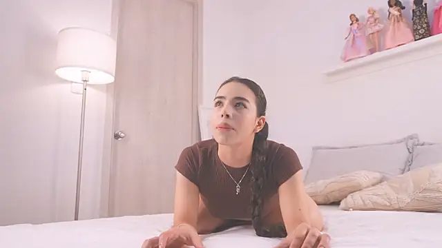 Snapshot of Queen_baby02 chatting on 03-08-26, 03:32 Queen baby02 online show from 03-08-26, 03:32