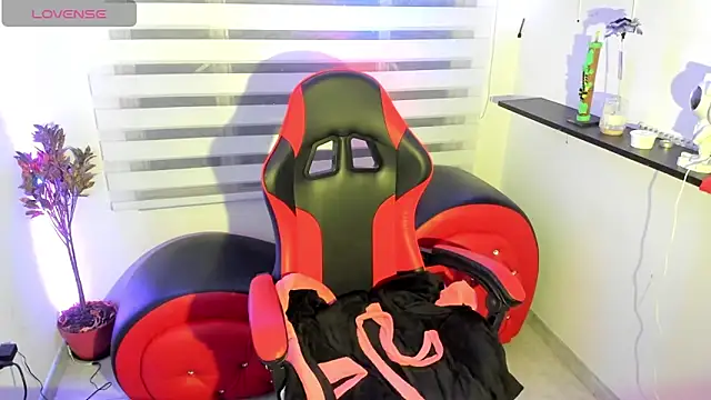 Agatha Marin online show from 04-15-26, 11:27