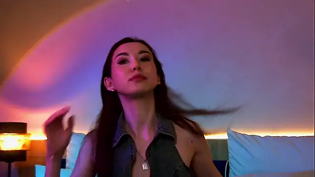 EmilyGray   online show from 06-11-26, 07:17