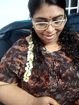 Snapshot of deepika-mallus chatting on 05-10-26, 04:34 deepika-mallus online show from 05-10-26, 04:34