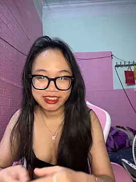 Snapshot of Leeeeiu chatting on 03-06-26, 03:19 Leeeeiu online show from 03-06-26, 03:19