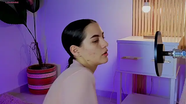 Megaan Rousee online show from 04-27-26, 11:41