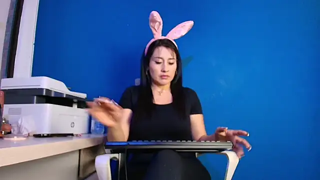 Terra  Rouse  online show from 04-06-26, 11:11