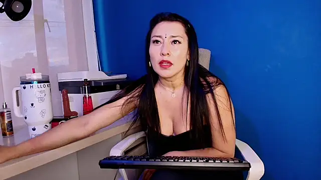 Snapshot of Terra__Rouse_ chatting on 04-30-26, 11:27 Terra Rouse online show from 04-30-26, 11:27