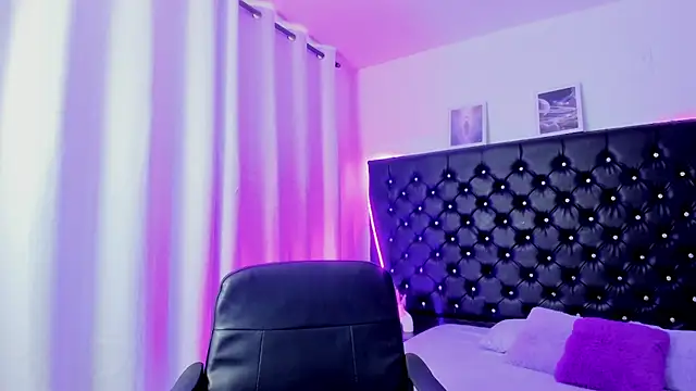 Sharon Storm online show from 04-28-26, 01:49