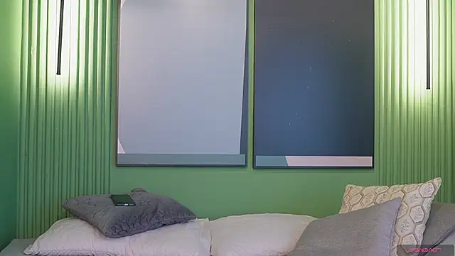 Mia and Belmonth online show from 04-17-26, 06:55