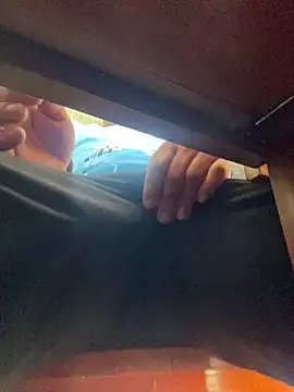 hoang15075 online show from 04-10-26, 01:11