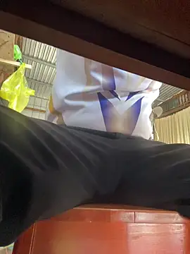 hoang15075 online show from 04-12-26, 12:59