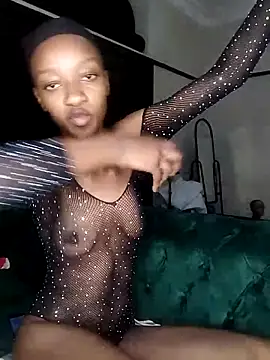 Latoya01 online show from 04-18-26, 06:23