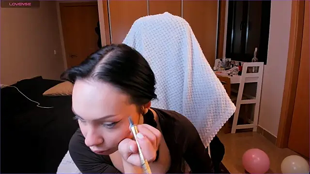 AlexaRayJoel online show from 04-19-26, 08:35