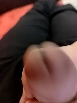 Snapshot of Bloodyman_00 chatting on 03-12-26, 01:06 Bloodyman 00 online show from 03-12-26, 01:06