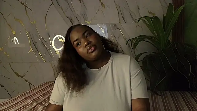 Snapshot of sophie_blake1 chatting on 05-17-26, 12:01 sophie blake1 online show from 05-17-26, 12:01
