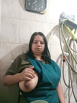 Snapshot of roxana_e43 chatting on 06-12-26, 04:44 roxana e43 online show from 06-12-26, 04:44