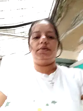 Snapshot of roxana_e43 chatting on 06-23-26, 05:49 roxana e43 online show from 06-23-26, 05:49