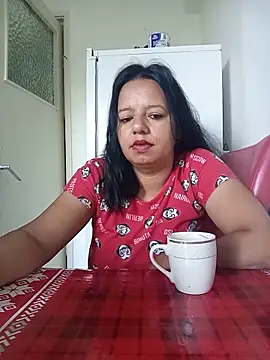 Snapshot of roxana_e43 chatting on 06-28-26, 05:46 roxana e43 online show from 06-28-26, 05:46