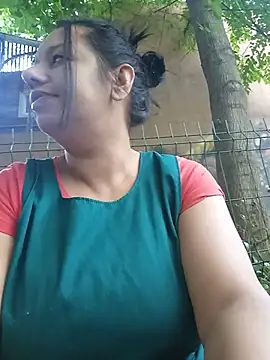 Snapshot of roxana_e43 chatting on 07-07-26, 04:37 roxana e43 online show from 07-07-26, 04:37