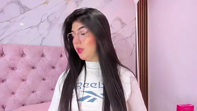 Snapshot of AbrilQuintana_ chatting on 05-15-26, 11:39 AbrilQuintana online show from 05-15-26, 11:39