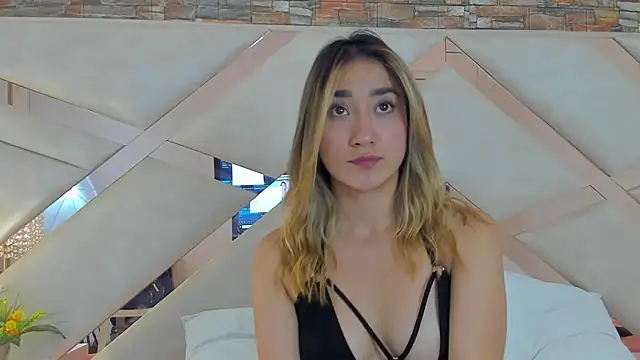Snapshot of lucy_davies chatting on 06-17-26, 11:34 lucy davies online show from 06-17-26, 11:34