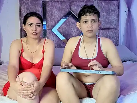 lesbian Leslie y Alizon online show from 03-08-26, 04:16