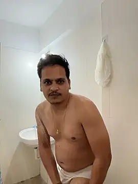 Snapshot of the_guy_u_desire chatting on 03-15-26, 10:43 the guy u desire online show from 03-15-26, 10:43
