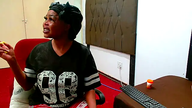 SpicyKittyxxx online show from 03-15-26, 12:00