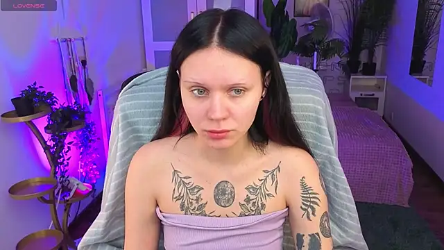 kittenlolla online show from 04-18-26, 05:44