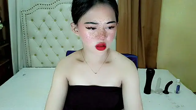 Snapshot of Seductive_sophie chatting on 07-08-26, 02:05 Seductive sophie online show from 07-08-26, 02:05