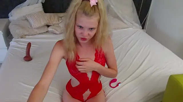 Snapshot of AliceWiss chatting on 07-28-26, 03:21 AliceWiss online show from 07-28-26, 03:21