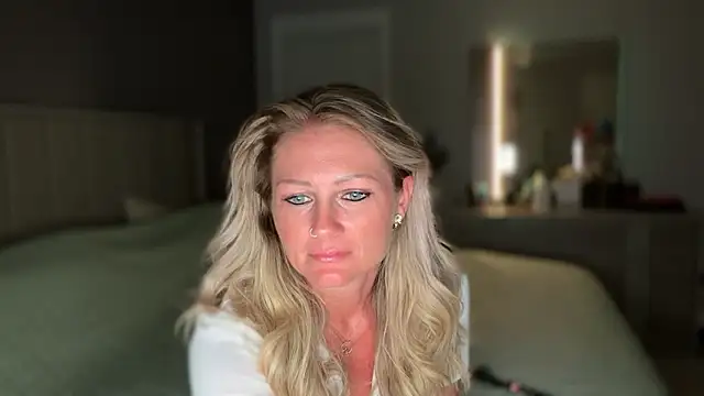 Snapshot of BlondeMilf82 chatting on 06-19-26, 07:12 BlondeMilf82 online show from 06-19-26, 07:12
