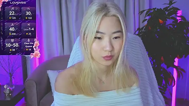 Snapshot of YunnaLuv chatting on 03-10-26, 12:59 YunnaLuv online show from 03-10-26, 12:59