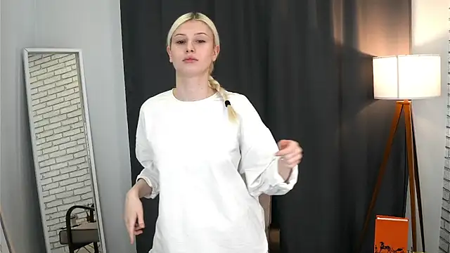 LorisBoster online show from 03-03-26, 04:07