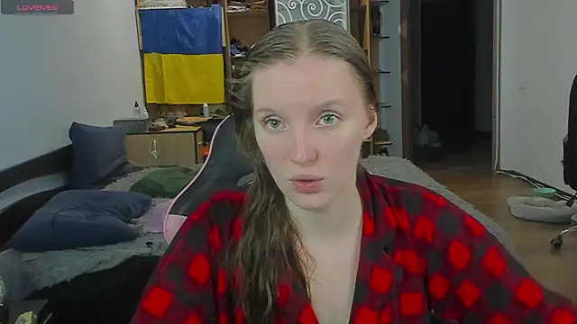 Mary Blu online show from 12-04-25, 01:20