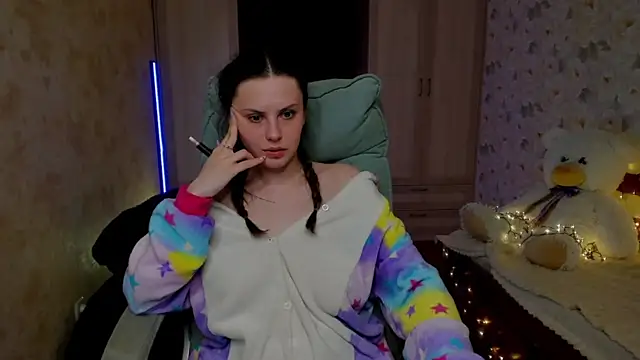 LoraTempt online show from 04-16-26, 07:36