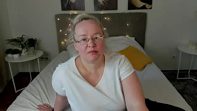 ViolaSmithh online show from 04-28-26, 08:19