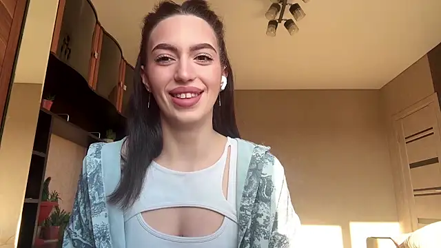 AmyReeves online show from 03-12-26, 01:17