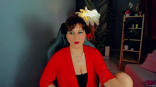 EmmaWheelers online show from 05-07-26, 03:28