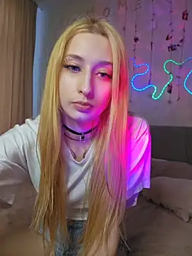 Snapshot of Emma_Willson chatting on 06-14-26, 03:25 Emma Willson online show from 06-14-26, 03:25
