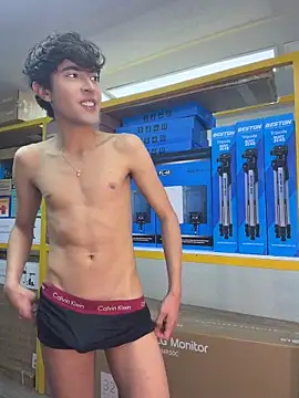 MatthewMoore  online show from 04-09-26, 06:19