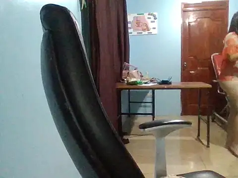 Snapshot of Confite2705 chatting on 04-05-26, 10:51 Confite2705 online show from 04-05-26, 10:51