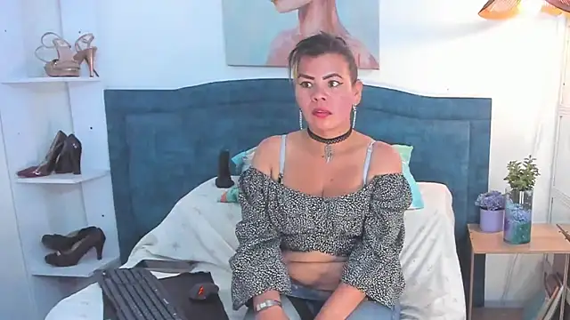 KiaraXMilf online show from 03-06-26, 08:27