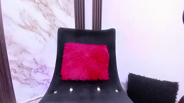 Snapshot of Nina_vegas chatting on 05-18-26, 01:39 Nina vegas online show from 05-18-26, 01:39